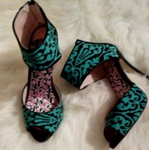Ladies shoes